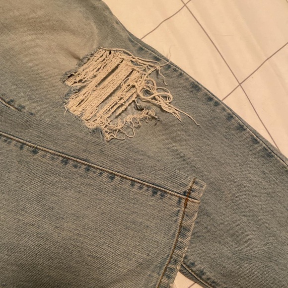 🔥REVICE DENIM TWO-TONE VENUS CROPS🔥 - Picture 4 of 4